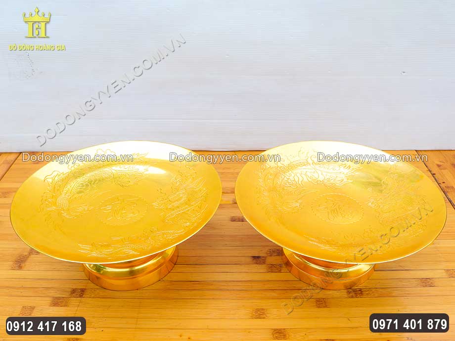 Vật phẩm thường được d&ugrave;ng để đựng hoa quả, b&aacute;nh kẹo d&acirc;ng l&ecirc;n &ocirc;ng b&agrave; gia ti&ecirc;n